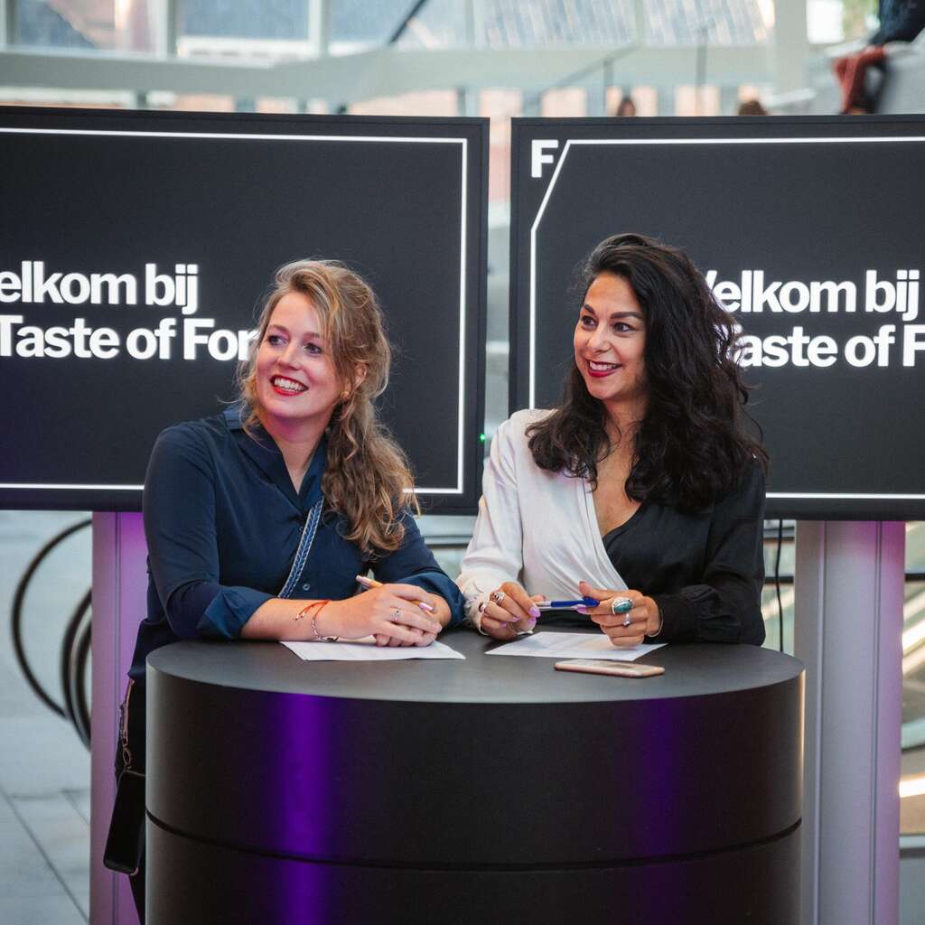 Heb je een vraag over de huur van onze zalen?